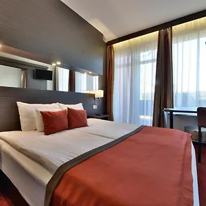 4* מלון Hotel City Inn