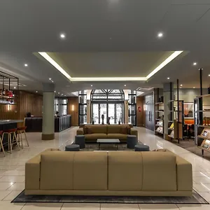 4* מלון Adina